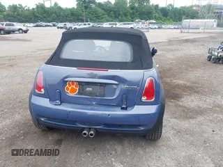 2006 MINI Convertible S z VIN WMWRH33516TL93102, wystawiony jako IAAI lot #42529434 z przebiegiem 123 292 mil mil oraz . Historia ofert i sprzedaży dostępna na DreamBid. Obrazek 6.