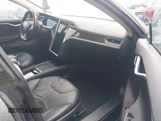 2013 Tesla Model S с VIN 5YJSA1DN4DFP09961, выставлен на аукционе IAAI как лот 42304508 с пробегом 90 648 миль миль и . История ставок и продаж доступна на DreamBid. Изображение 5.