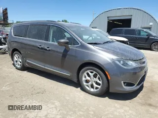 2017 Chrysler Pacifica Touring L z VIN 2C4RC1BG7HR667728, wystawiony jako Copart lot #57623255 z przebiegiem 197 791 mil mil oraz Czysty tytuł • Clean title. Historia ofert i sprzedaży dostępna na DreamBid. Obrazek 4.