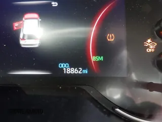 2023 Toyota RAV4 XLE Premium z VIN JTMA1RFV7PJ041609, wystawiony jako IAAI lot #41861931 z przebiegiem 18 862 mil mil oraz . Historia ofert i sprzedaży dostępna na DreamBid. Obrazek 15.