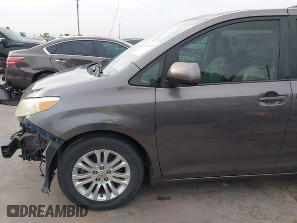 2011 Toyota Sienna XLE AAS with VIN 5TDYK3DC1BS136012, listed as a IAAI auction lot 41869637 with 231,418 mi miles. Bid and sale history available at carsss.com. Image 20.