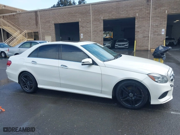2014 Mercedes-Benz E-Class E 350 Luxury with VIN WDDHF8JB0EA850671, listed as a IAAI auction lot 41935999 with 139,386 mi miles. Bid and sale history available at carsss.com. Image 14.
