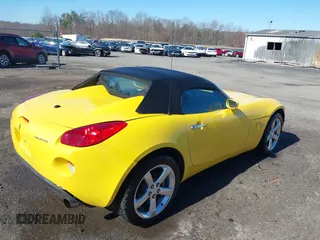 2007 Pontiac Solstice z VIN 1G2MB35B87Y138649, wystawiony jako IAAI lot #41791311 z przebiegiem 65 740 mil mil oraz . Historia ofert i sprzedaży dostępna na DreamBid. Obrazek 4.