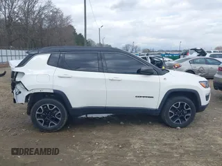 2019 Jeep Compass Trailhawk with VIN 3C4NJDDB0KT733175, listed as a IAAI auction lot 41724527 with 82,574 mi miles and . Bid and sale history available at carsss.com. Image 14.