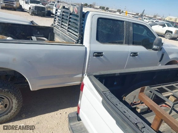 2019 Ford Super Duty F-250 SRW XL with VIN 1FT7W2B60KEF58768, listed as a IAAI auction lot 41710573 with 104,840 mi miles. Bid and sale history available at carsss.com. Image 13.