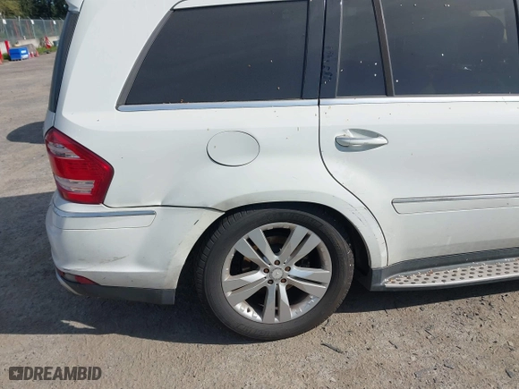 2011 Mercedes-Benz GL-Class GL 450 with VIN 4JGBF7BE6BA744591, listed as a IAAI auction lot 42047641 with 1 mi miles. Bid and sale history available at carsss.com. Image 6.