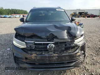 2024 Volkswagen Tiguan SE R-Line Black with VIN 3VVCB7AX9RM000859, listed as a Copart auction lot 59664795 with 35,569 mi miles and Salvage title. Bid and sale history available at DreamBid. Image 5.