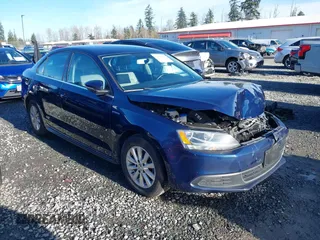 2013 Volkswagen Jetta Hybrid SEL with VIN 3VW637AJXDM295156, listed as a IAAI auction lot 41290527 with 47,435 mi miles and . Bid and sale history available at DreamBid. Image 1.