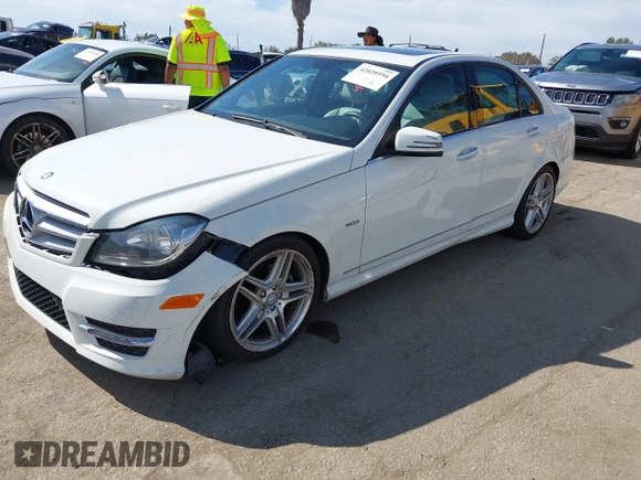 2012 Mercedes-Benz C 250 Sport z VIN WDDGF4HB1CA725623, wystawiony jako IAAI lot #42020594 z przebiegiem 53 714 mil mil oraz . Historia ofert i sprzedaży dostępna na DreamBid. Obrazek 18.