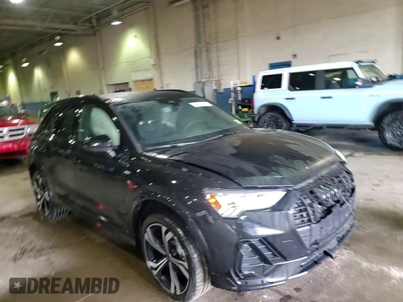 2024 Audi Q3 S line Premium Plus z VIN WA1EECF34R1035605, wystawiony jako Copart lot #42318005 z przebiegiem 10 264 mil mil oraz Szkody całkowita. Historia ofert i sprzedaży dostępna na DreamBid. Obrazek 14.