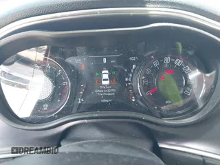 2017 Dodge Challenger SXT z VIN 2C3CDZAGXHH640987, wystawiony jako IAAI lot #42462976 z przebiegiem 146 943 mil mil oraz . Historia ofert i sprzedaży dostępna na DreamBid. Obrazek 7.