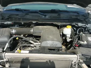 2018 Ram 1500 Tradesman z VIN 1C6RR6FG9JS209237, wystawiony jako IAAI lot #42638253 z przebiegiem 76 892 mil mil oraz . Historia ofert i sprzedaży dostępna na DreamBid. Obrazek 19.