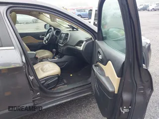 2017 Jeep Cherokee High Altitude z VIN 1C4PJMDS9HW561269, wystawiony jako IAAI lot #42245556 z przebiegiem 110 772 mil mil oraz . Historia ofert i sprzedaży dostępna na DreamBid. Obrazek 5.