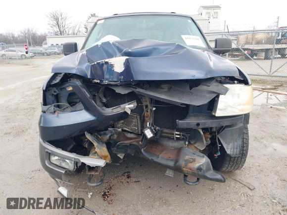 2004 Ford Expedition Special Service with VIN 1FMFU16L24LA55975, listed as a IAAI auction lot 41651208 with 217,030 mi miles. Bid and sale history available at carsss.com. Image 6.