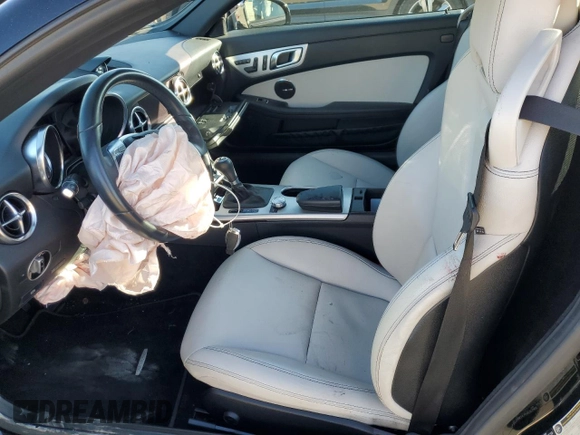 2013 Mercedes-Benz SLK 350 z VIN WDDPK5HA4DF057748, wystawiony jako Copart lot #47574865 z przebiegiem Nie podano mil oraz Szkoda całkowita • Salvage title. Historia ofert i sprzedaży dostępna na DreamBid. Obrazek 7.