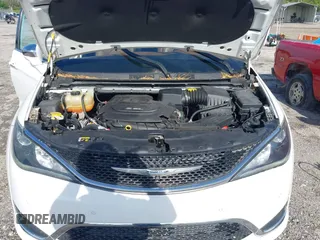 2017 Chrysler Pacifica Limited с VIN 2C4RC1GG0HR505044, выставлен на аукционе IAAI как лот 42541256 с пробегом 97 341 миль миль и . История ставок и продаж доступна на DreamBid. Изображение 10.