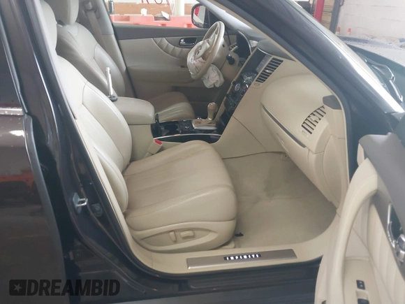 2016 Infiniti QX70 z VIN JN8CS1MW6GM752420, wystawiony jako IAAI lot #42509091 z przebiegiem 55 196 mil mil oraz . Historia ofert i sprzedaży dostępna na DreamBid. Obrazek 5.