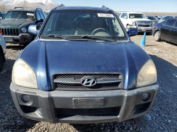 2008 Hyundai Tucson SE with VIN KM8JN72D88U770574, listed as a Copart auction lot 45315085 with 149,900 mi miles and Salvage Title. Bid and sale history available at carsss.com. Image 5.