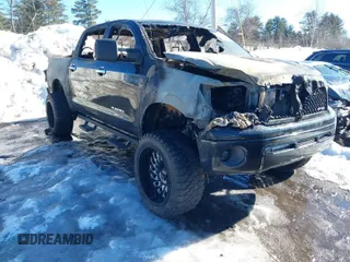 2008 Toyota Tundra z VIN 5TBDV54108S503757, wystawiony jako IAAI lot #41685654 z przebiegiem Nie podano mil oraz . Historia ofert i sprzedaży dostępna na DreamBid. Obrazek 1.