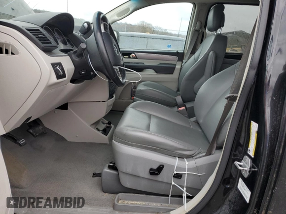 2014 Volkswagen Routan SE with VIN 2C4RVABG5ER135304, listed as a Copart auction lot 83957644 with 118,035 mi miles and Clean title. Bid and sale history available at DreamBid. Image 7.