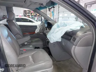 2006 Toyota Sienna XLE with VIN 5TDZA22C86S559955, listed as a IAAI auction lot 40525261 with 141,926 mi miles. Bid and sale history available at carsss.com. Image 5.
