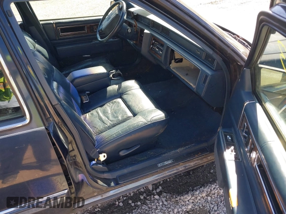 1991 Cadillac DeVille z VIN 1G6CD53B6M4325023, wystawiony jako IAAI lot #41691043 z przebiegiem 116 380 mil mil oraz . Historia ofert i sprzedaży dostępna na DreamBid. Obrazek 5.