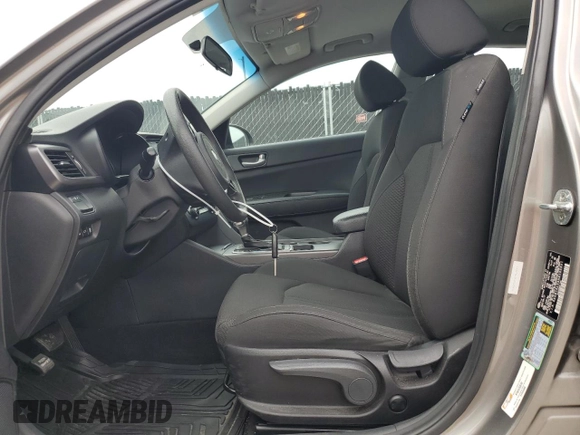 2017 Kia Optima LX z VIN 5XXGT4L34HG165031, wystawiony jako Copart lot #59993375 z przebiegiem 115 671 mil mil oraz Czysty tytuł • Clean title. Historia ofert i sprzedaży dostępna na DreamBid. Obrazek 7.