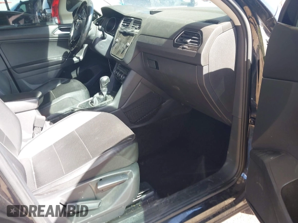 2018 Volkswagen Tiguan SEL with VIN 3VV3B7AX5JM009157, listed as a IAAI auction lot 41745746 with 138,876 mi miles and . Bid and sale history available at DreamBid. Image 5.