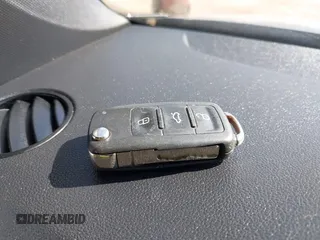 2019 Volkswagen Beetle S с VIN 3VWFD7AT3KM707221, выставлен на аукционе IAAI как лот 41860730 с пробегом 35 885 миль миль и . История ставок и продаж доступна на DreamBid. Изображение 11.