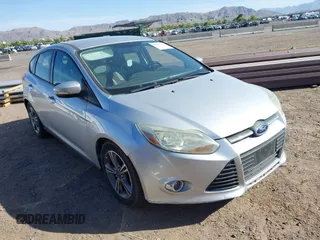 2014 Ford Focus SE z VIN 1FADP3K28EL460287, wystawiony jako IAAI lot #42268790 z przebiegiem 139 048 mil mil oraz . Historia ofert i sprzedaży dostępna na DreamBid. Obrazek 1.
