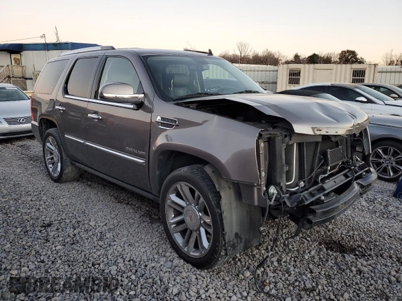 2013 Cadillac Escalade Platinum Edition with VIN 1GYS4DEF9DR225157, listed as a Copart auction lot 84079414 with 141,247 mi miles and Salvage Title. Bid and sale history available at carsss.com. Image 4.