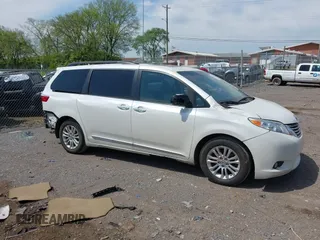 2015 Toyota Sienna XLE with VIN 5TDYK3DC8FS654902, listed as a IAAI auction lot 41953705 with 169,036 mi miles. Bid and sale history available at carsss.com. Image 13.