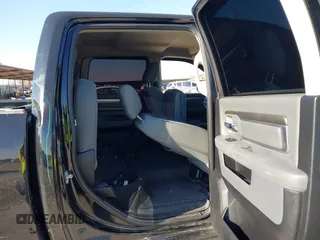 2015 Ram 1500 Outdoorsman z VIN 1C6RR6LT7FS592085, wystawiony jako IAAI lot #41384731 z przebiegiem 134 384 mil mil oraz . Historia ofert i sprzedaży dostępna na DreamBid. Obrazek 8.