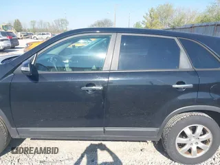 2011 Kia Sorento LX with VIN 5XYKT3A18BG007462, listed as a IAAI auction lot 42081727 with 183,594 mi miles and . Bid and sale history available at carsss.com. Image 13.