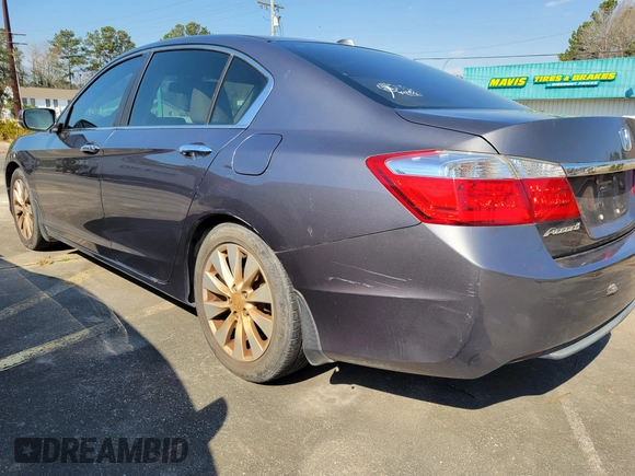2013 Honda Accord Sdn EX-L with VIN 1HGCR2F8XDA009981, listed as a IAAI auction lot 41704760 with 237,266 mi miles. Bid and sale history available at carsss.com. Image 3.