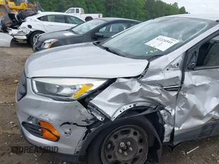 2017 Ford Escape S с VIN 1FMCU0F71HUE64033, выставлен на аукционе IAAI как лот 42224541 с пробегом 180 390 миль миль и . История ставок и продаж доступна на DreamBid. Изображение 18.