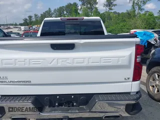 2021 Chevrolet Silverado 1500 LT z VIN 1GCUYDED4MZ240179, wystawiony jako IAAI lot #42151611 z przebiegiem 122 521 mil mil oraz . Historia ofert i sprzedaży dostępna na DreamBid. Obrazek 16.