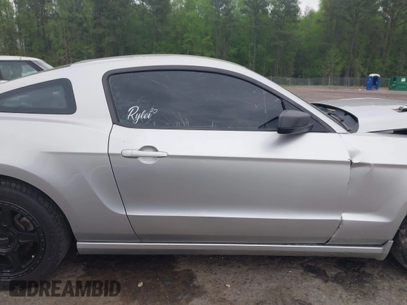 2013 Ford Mustang V6 with VIN 1ZVBP8AM1D5280893, listed as a IAAI auction lot 41951527 with 43,623 mi miles. Bid and sale history available at carsss.com. Image 14.