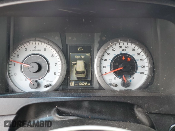 2016 Toyota Sienna SE с VIN 5TDXK3DC3GS758341, выставлен на аукционе Copart как лот 60935395 с пробегом 176 295 миль миль и Списание • Salvage title. История ставок и продаж доступна на DreamBid. Изображение 9.