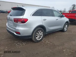 2020 Kia Sorento LX with VIN 5XYPG4A30LG656482, listed as a IAAI auction lot 41823865 with 101,486 mi miles. Bid and sale history available at carsss.com. Image 4.