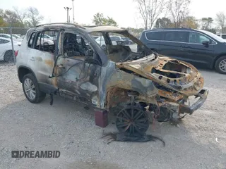 2016 Volkswagen Tiguan SEL z VIN WVGBV7AX9GW531571, wystawiony jako IAAI lot #40735801 z przebiegiem Nie podano mil oraz . Historia ofert i sprzedaży dostępna na DreamBid. Obrazek 1.