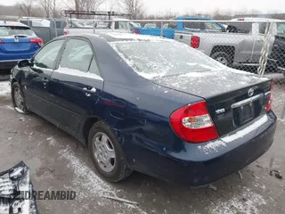 2003 Toyota Camry LE z VIN 4T1BF32K73U055352, wystawiony jako IAAI lot #38989713 z przebiegiem 155 688 mil mil oraz . Historia ofert i sprzedaży dostępna na DreamBid. Obrazek 3.