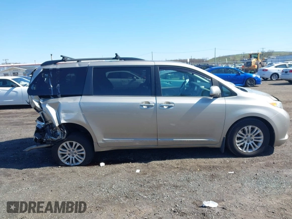 2017 Toyota Sienna XLE Auto Access Seat with VIN 5TDYZ3DC4HS862189, listed as a IAAI auction lot 41989366 with 58,879 mi miles. Bid and sale history available at carsss.com. Image 13.