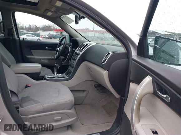 2011 GMC Acadia SLE with VIN 1GKKRPED7BJ127235, listed as a IAAI auction lot 41737565 with 230,409 mi miles. Bid and sale history available at carsss.com. Image 5.