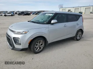 2020 Kia Soul X-Line with VIN KNDJ23AU0L7021640, listed as a Copart auction lot 88865015 with 59,704 mi miles and Salvage Title. Bid and sale history available at carsss.com. Image 1.