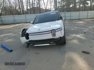 2023 Rivian R1S Adventure z VIN 7PDSGABA2PN013659, wystawiony jako Copart lot #53475945 z przebiegiem 13 928 mil mil oraz Szkody całkowita. Historia ofert i sprzedaży dostępna na DreamBid. Obrazek 11.