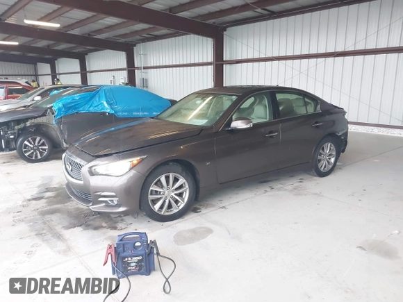 2015 Infiniti Q50 Premium z VIN JN1BV7AR0FM393387, wystawiony jako IAAI lot #42257850 z przebiegiem 176 436 mil mil oraz . Historia ofert i sprzedaży dostępna na DreamBid. Obrazek 2.