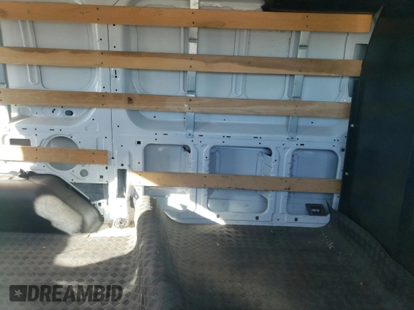 2020 Ford Transit Cargo z VIN 1FTBR1Y84LKB13862, wystawiony jako Copart lot #76937393 z przebiegiem 95 412 mil mil oraz Czysty tytuł • Clean title. Historia ofert i sprzedaży dostępna na DreamBid. Obrazek 11.