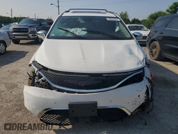 2017 Chrysler Pacifica Limited with VIN 2C4RC1GG4HR500560, listed as a Copart auction lot 59098685 with 92,817 mi miles and Clean title. Bid and sale history available at DreamBid. Image 5.