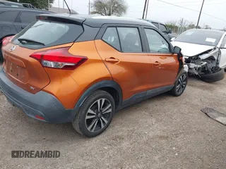 2019 Nissan Kicks SR with VIN 3N1CP5CU7KL556416, listed as a IAAI auction lot 41414054 with 53,250 mi miles. Bid and sale history available at carsss.com. Image 4.